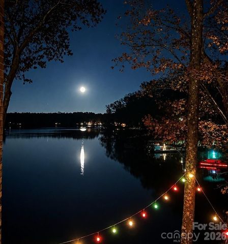 1075 Lakefront Woods Drive, Belmont, NC 28012