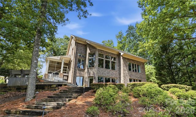 1075 Lakefront Woods Drive, Belmont, NC 28012