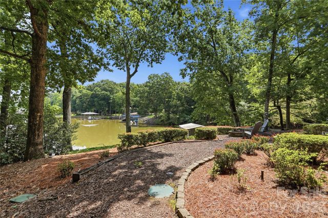 1075 Lakefront Woods Drive, Belmont, NC 28012