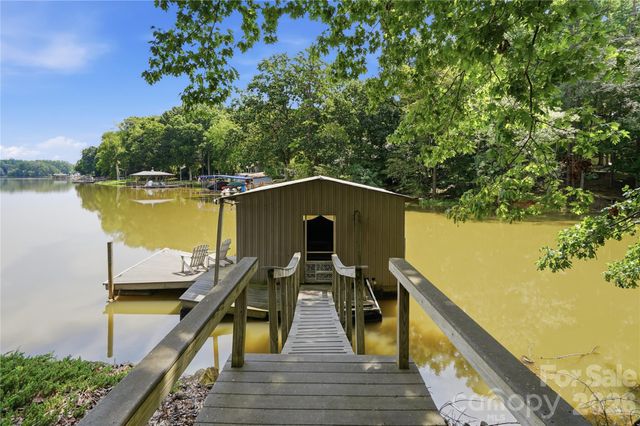 1075 Lakefront Woods Drive, Belmont, NC 28012