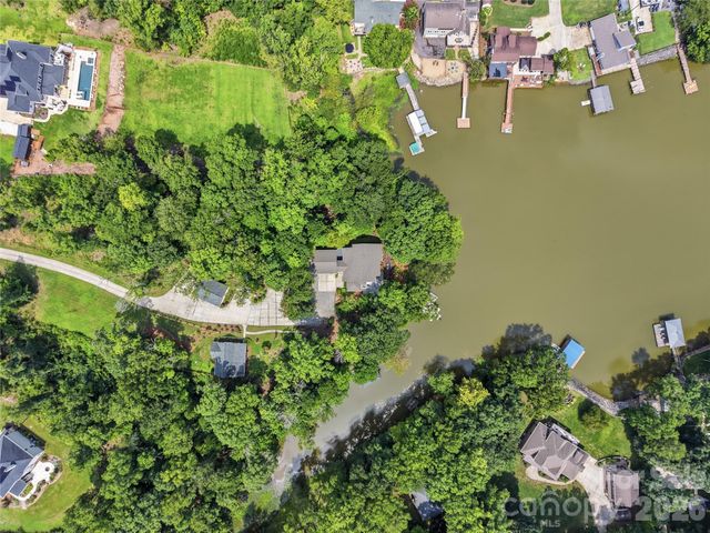 1075 Lakefront Woods Drive, Belmont, NC 28012