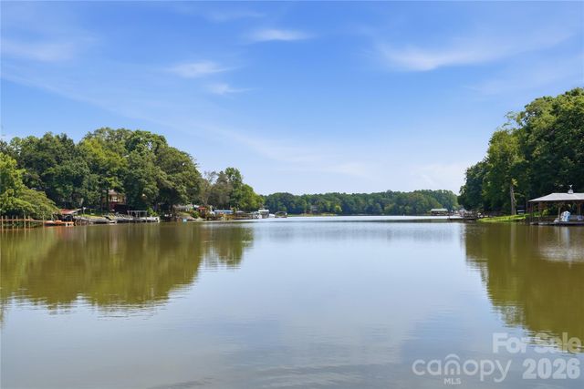 1075 Lakefront Woods Drive, Belmont, NC 28012