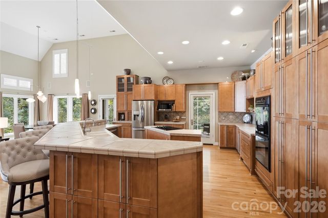 1075 Lakefront Woods Drive, Belmont, NC 28012