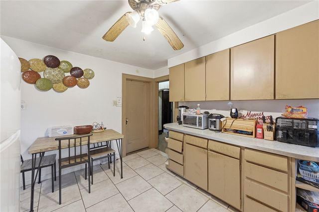 281 Greenlee Rd, Brentwood, PA 15227