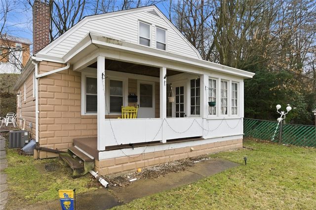 281 Greenlee Rd, Brentwood, PA 15227