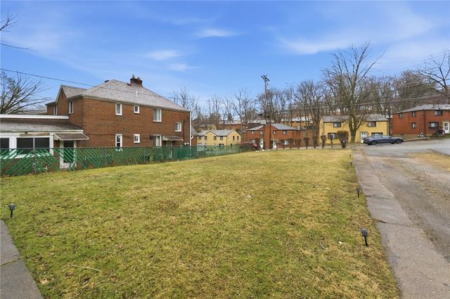 281 Greenlee Rd, Brentwood, PA 15227