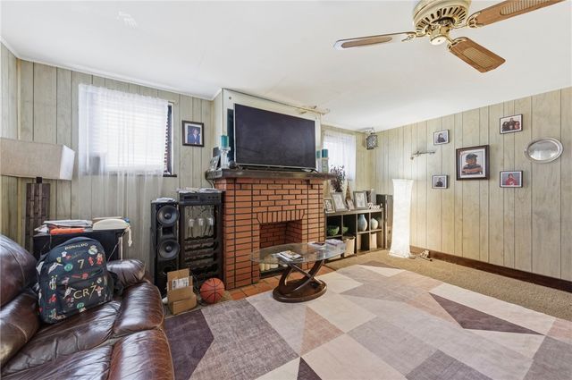281 Greenlee Rd, Brentwood, PA 15227