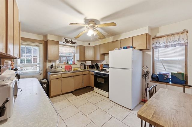 281 Greenlee Rd, Brentwood, PA 15227