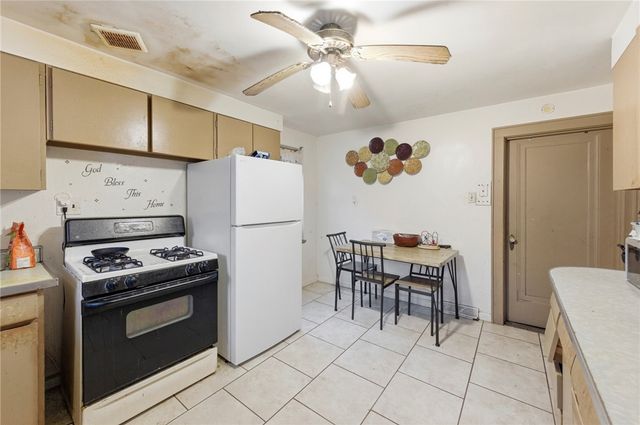 281 Greenlee Rd, Brentwood, PA 15227