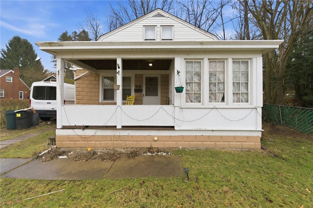 281 Greenlee Rd, Brentwood, PA 15227