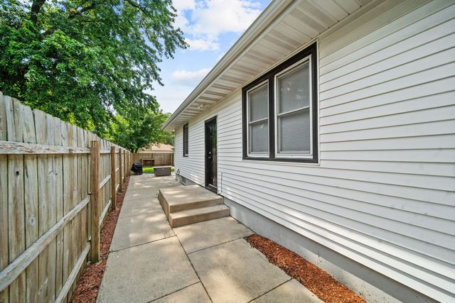 201 S Reedwood Drive, Joliet, IL 60436