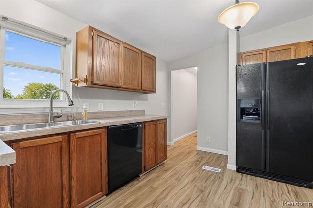 4050 Thompson Road, Linden, MI 48451
