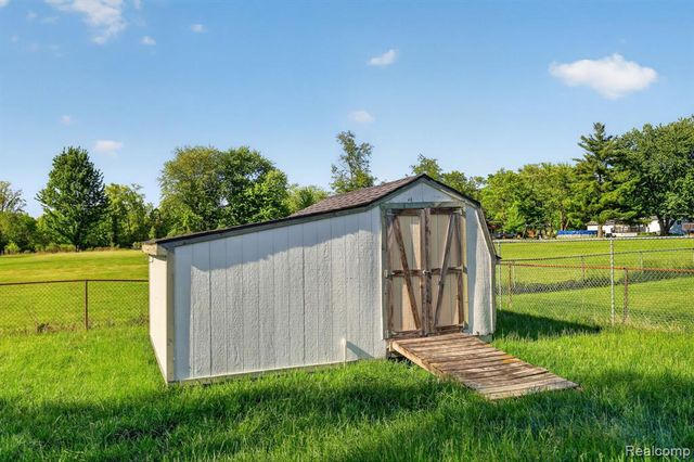 4050 Thompson Road, Linden, MI 48451
