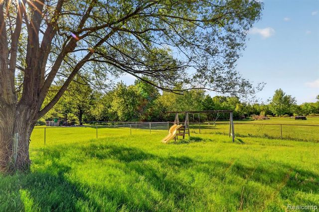 4050 Thompson Road, Linden, MI 48451