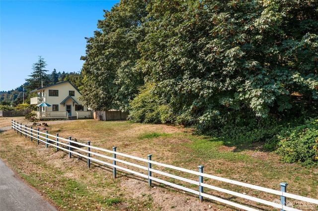 27523 SW Sandy Shores Drive, Vashon, WA 98070