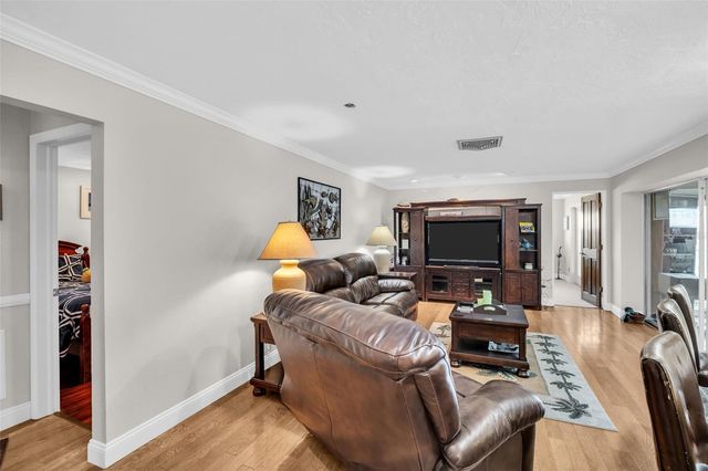2041 CAROLINA AVENUE NE, St Petersburg, FL 33703