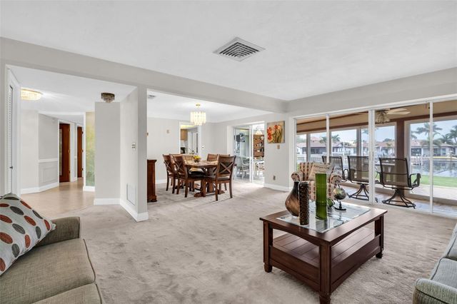 2041 CAROLINA AVENUE NE, St Petersburg, FL 33703