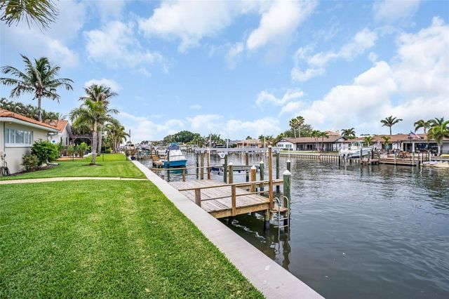 2041 CAROLINA AVENUE NE, St Petersburg, FL 33703