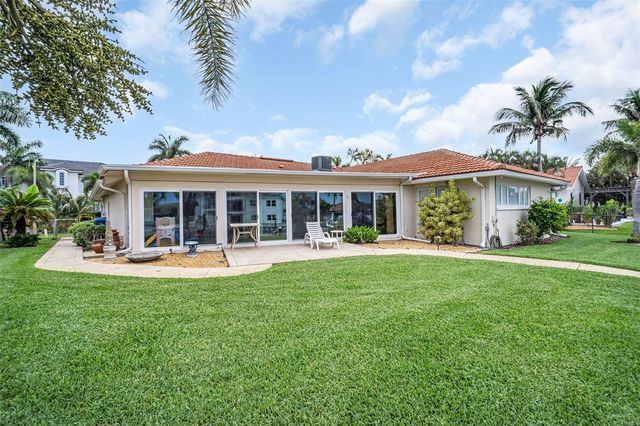 2041 CAROLINA AVENUE NE, St Petersburg, FL 33703