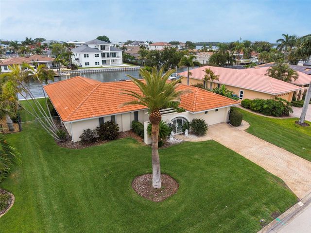 2041 CAROLINA AVENUE NE, St Petersburg, FL 33703
