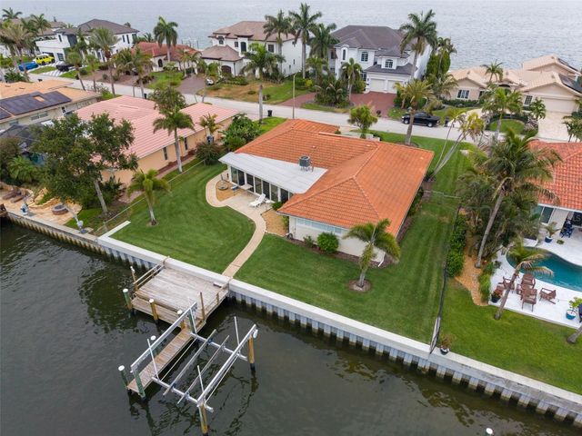 2041 CAROLINA AVENUE NE, St Petersburg, FL 33703