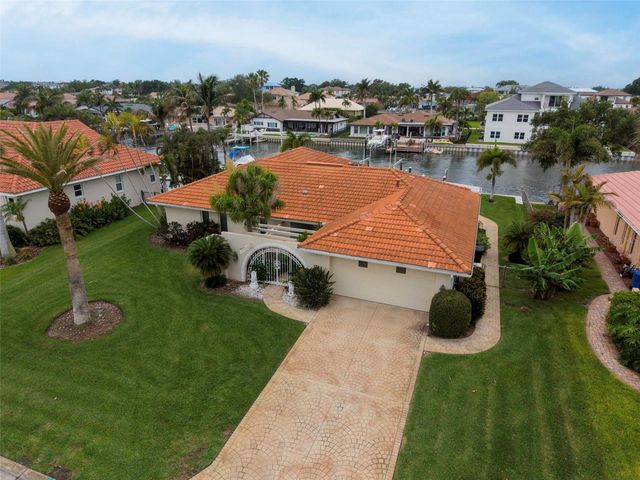 2041 CAROLINA AVENUE NE, St Petersburg, FL 33703