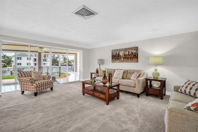 2041 CAROLINA AVENUE NE, St Petersburg, FL 33703