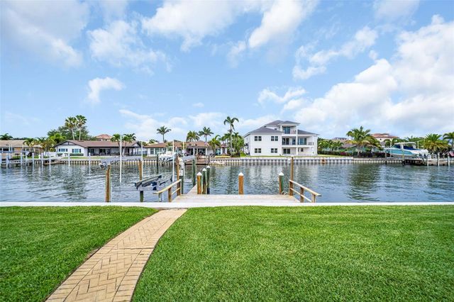 2041 CAROLINA AVENUE NE, St Petersburg, FL 33703