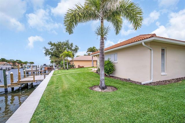 2041 CAROLINA AVENUE NE, St Petersburg, FL 33703