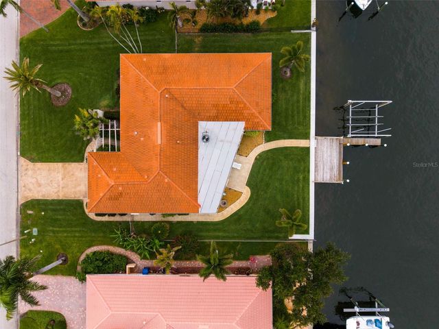 2041 CAROLINA AVENUE NE, St Petersburg, FL 33703