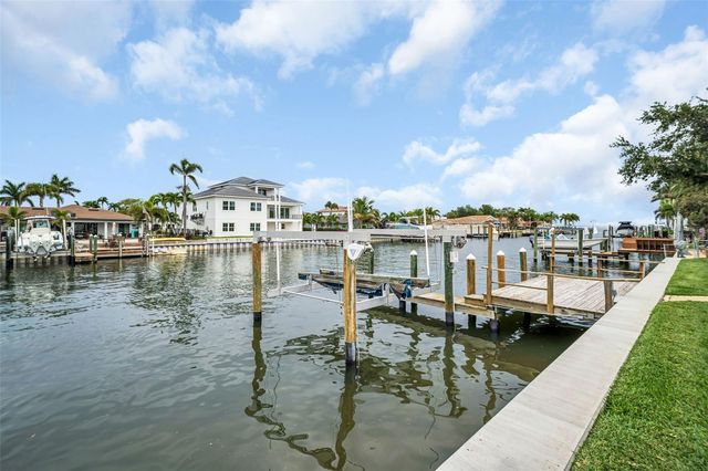 2041 CAROLINA AVENUE NE, St Petersburg, FL 33703