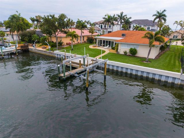 2041 CAROLINA AVENUE NE, St Petersburg, FL 33703