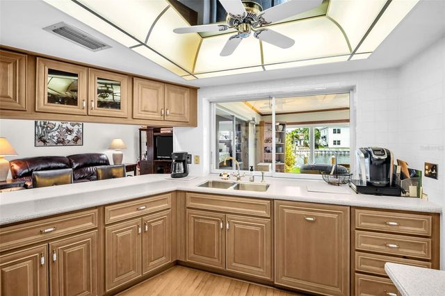 2041 CAROLINA AVENUE NE, St Petersburg, FL 33703