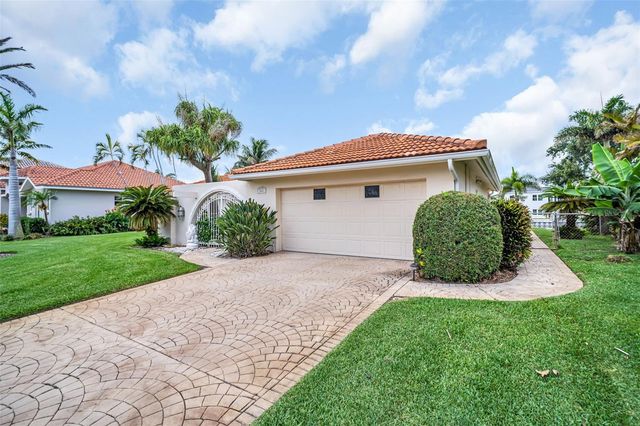 2041 CAROLINA AVENUE NE, St Petersburg, FL 33703