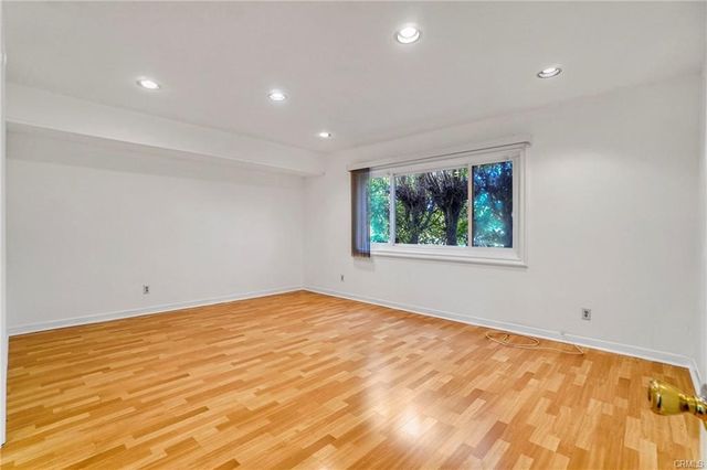 16922 Oak View Drive, Encino, CA 91436
