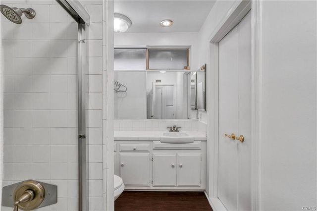 16922 Oak View Drive, Encino, CA 91436
