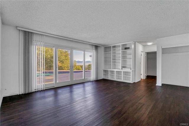 16922 Oak View Drive, Encino, CA 91436