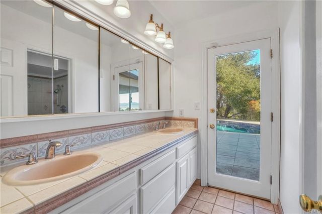 16922 Oak View Drive, Encino, CA 91436