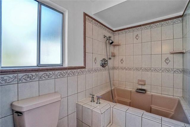 16922 Oak View Drive, Encino, CA 91436