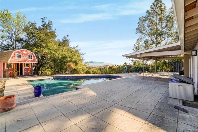 16922 Oak View Drive, Encino, CA 91436