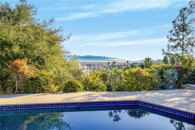 16922 Oak View Drive, Encino, CA 91436