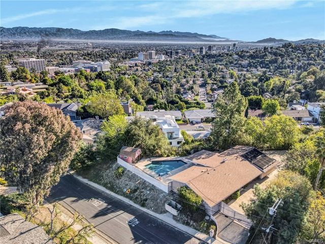 16922 Oak View Drive, Encino, CA 91436