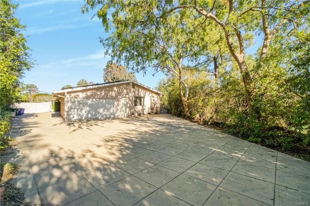 16922 Oak View Drive, Encino, CA 91436