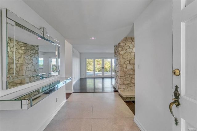 16922 Oak View Drive, Encino, CA 91436