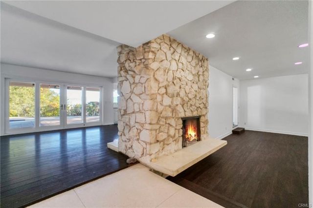 16922 Oak View Drive, Encino, CA 91436