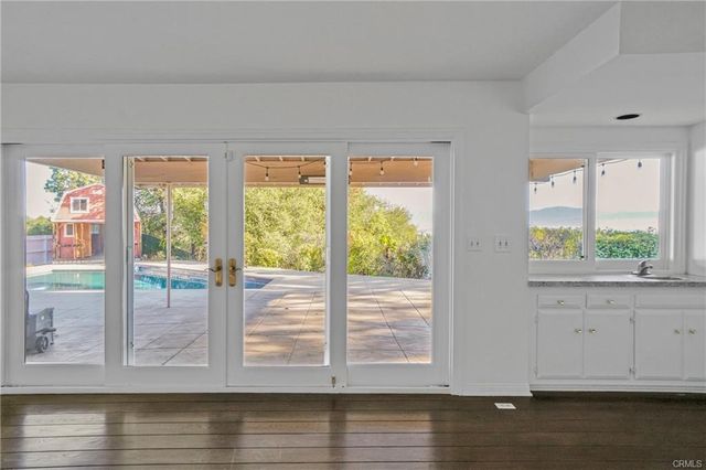 16922 Oak View Drive, Encino, CA 91436