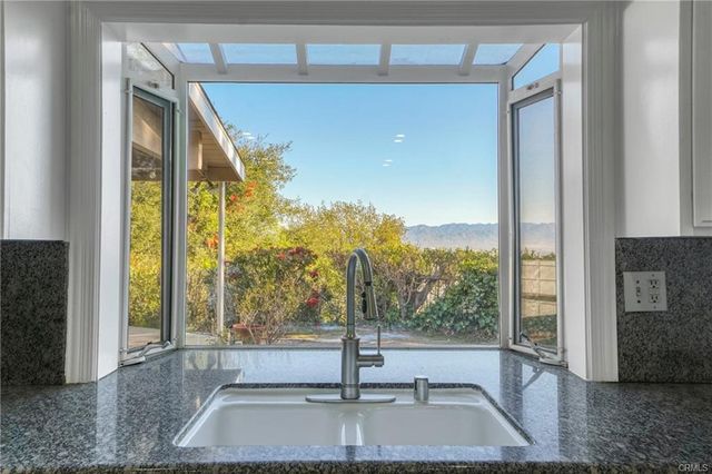 16922 Oak View Drive, Encino, CA 91436