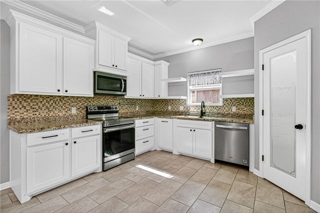 844 S Whitney St, Aransas Pass, TX 78336