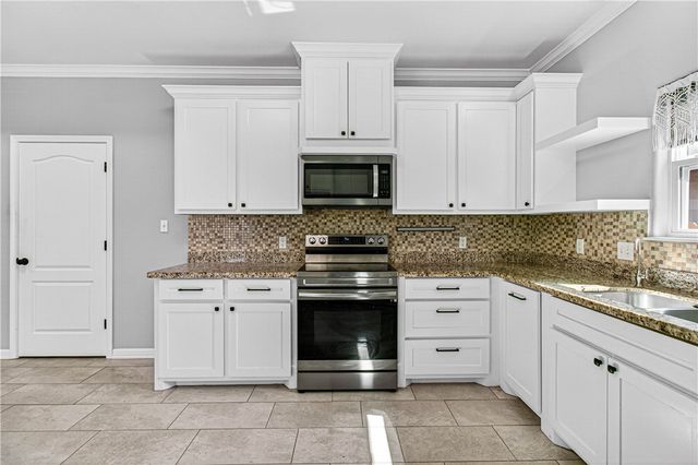 844 S Whitney St, Aransas Pass, TX 78336