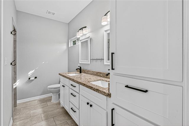 844 S Whitney St, Aransas Pass, TX 78336